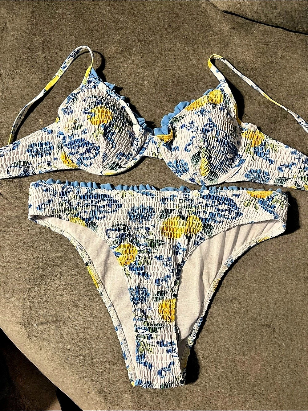 Floral Ruffle Bikini in White & Blue Size XL Like New